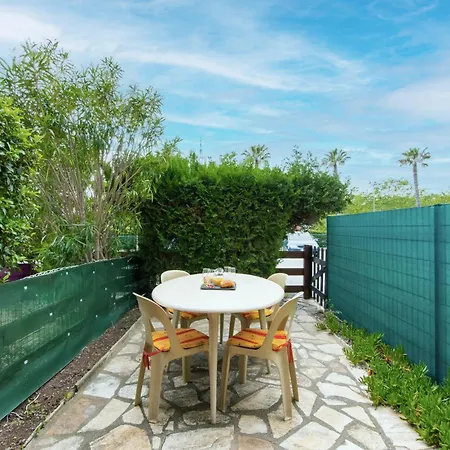 Le Cosmos Avec Terrasse Et Proche Et Commerces