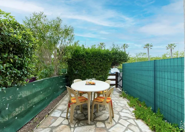 Le Cosmos Avec Terrasse Et Proche Et Commerces